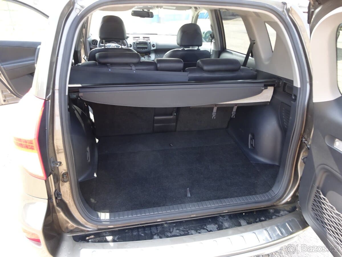 2011 Toyota RAV4 - 16