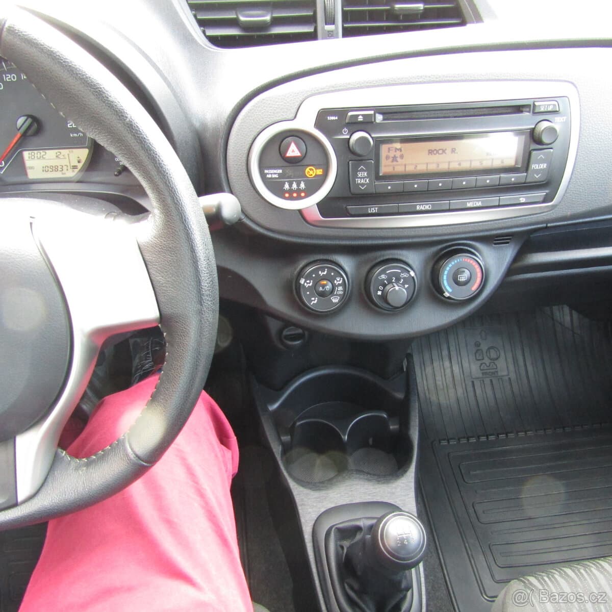 2012 Toyota YARIS - 16