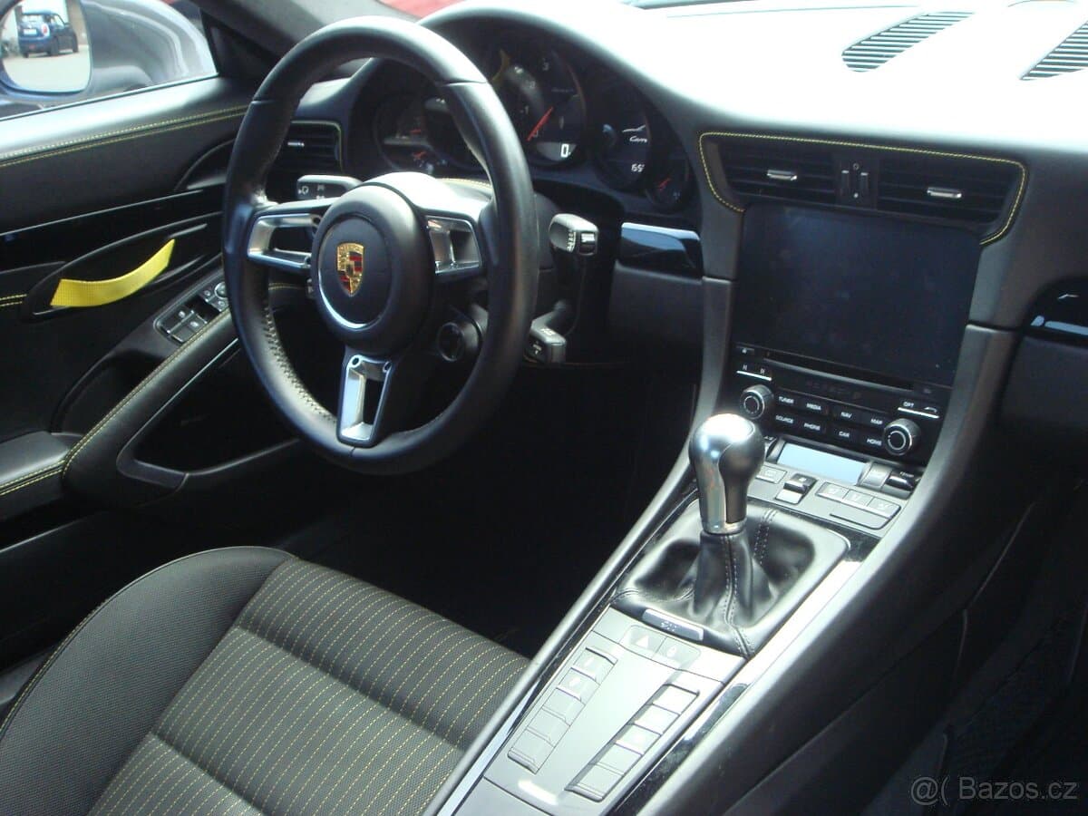 2018 Porsche 911 - 16