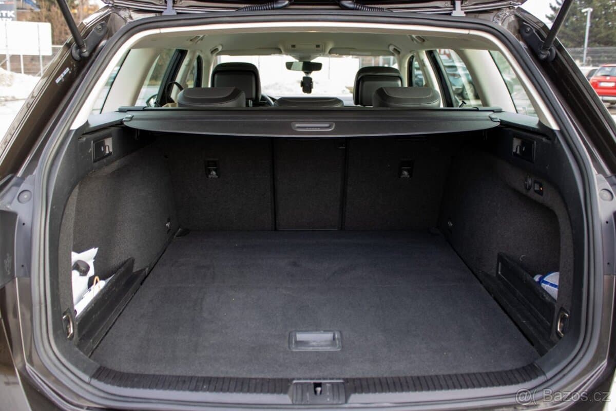 2018 Volkswagen PASSAT - 16