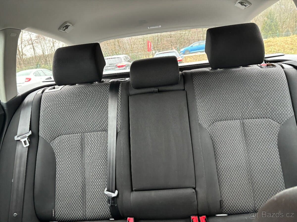 2010 Volkswagen PASSAT - 16
