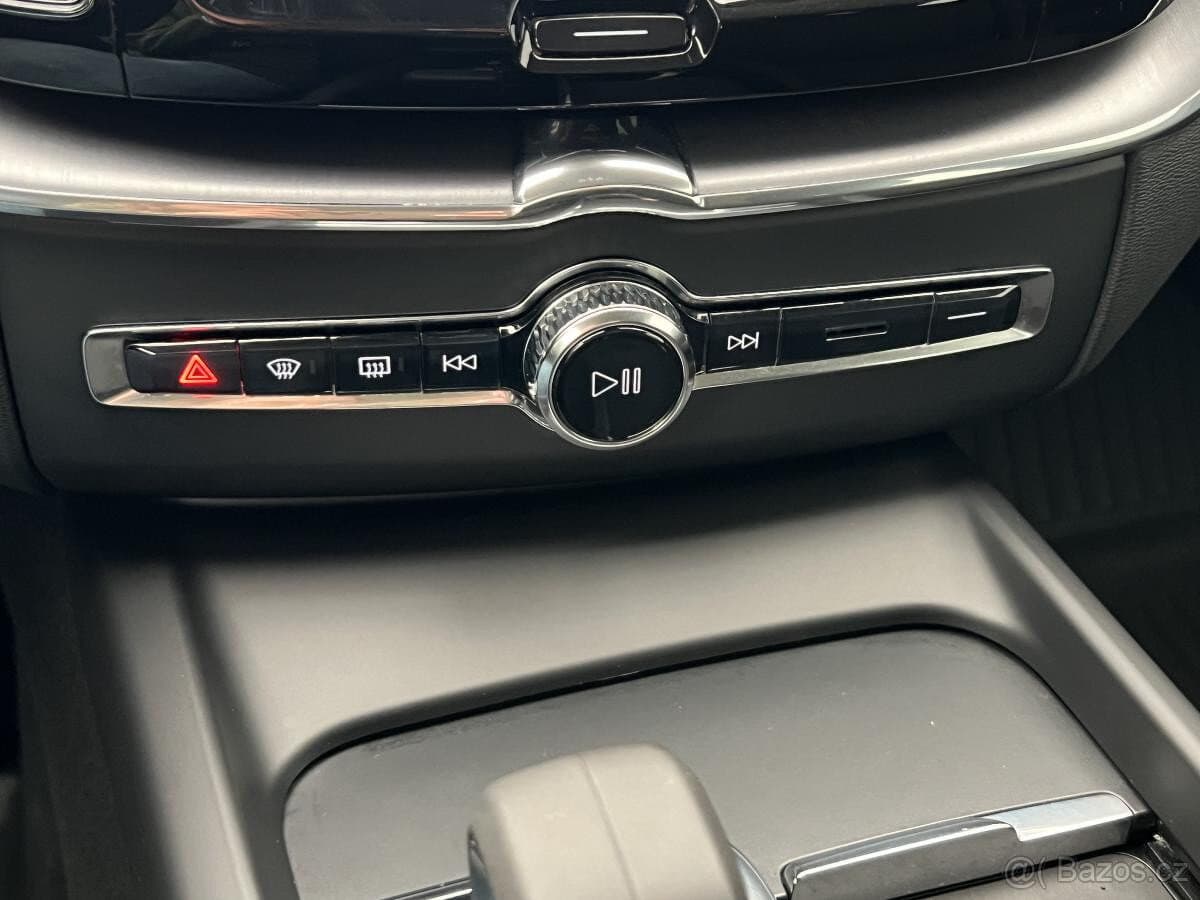 2021 Volvo XC60 - 16