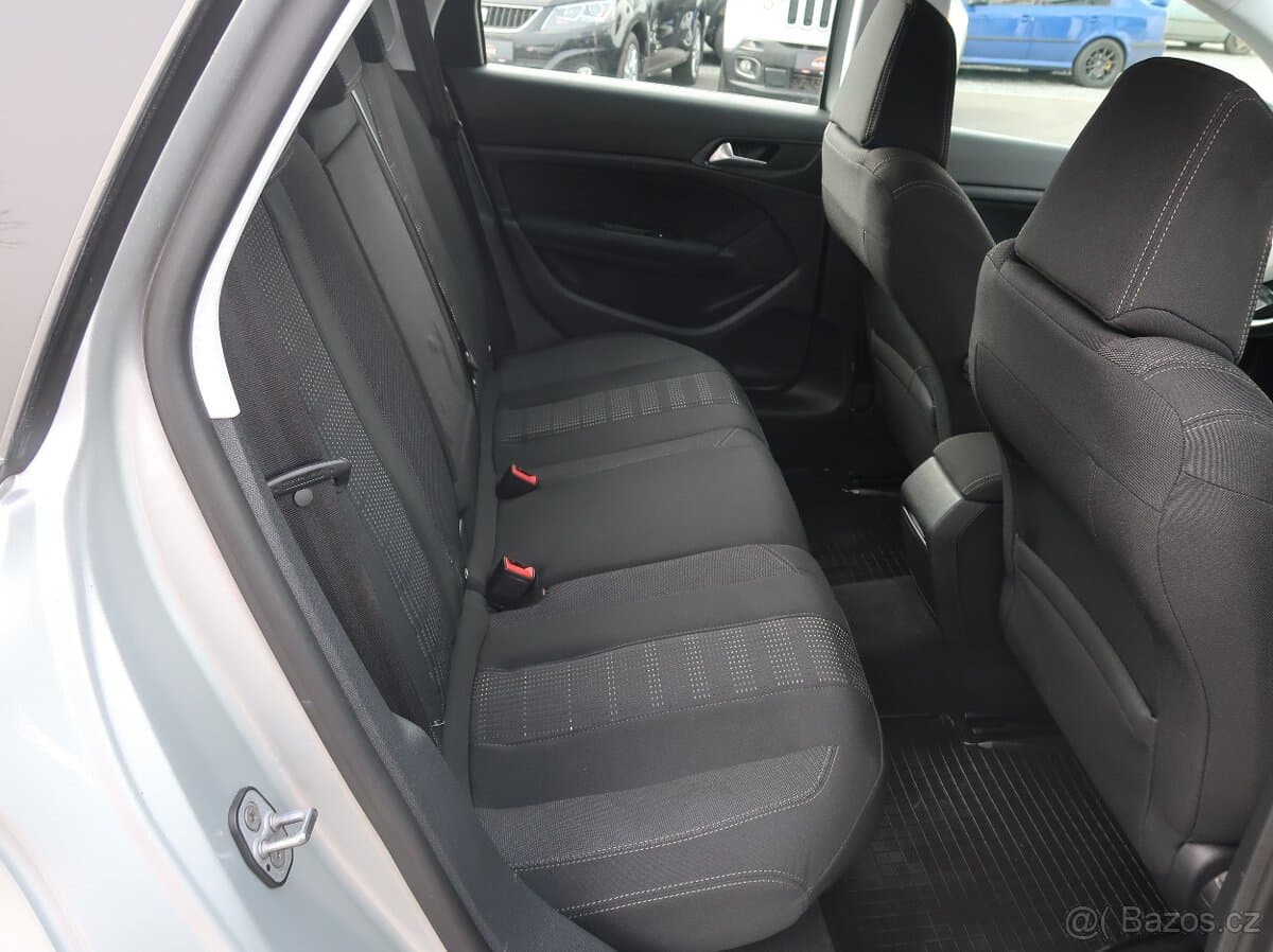 2016 Peugeot 308 - 16