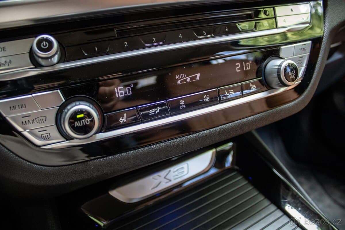 2019 BMW X3 - 16