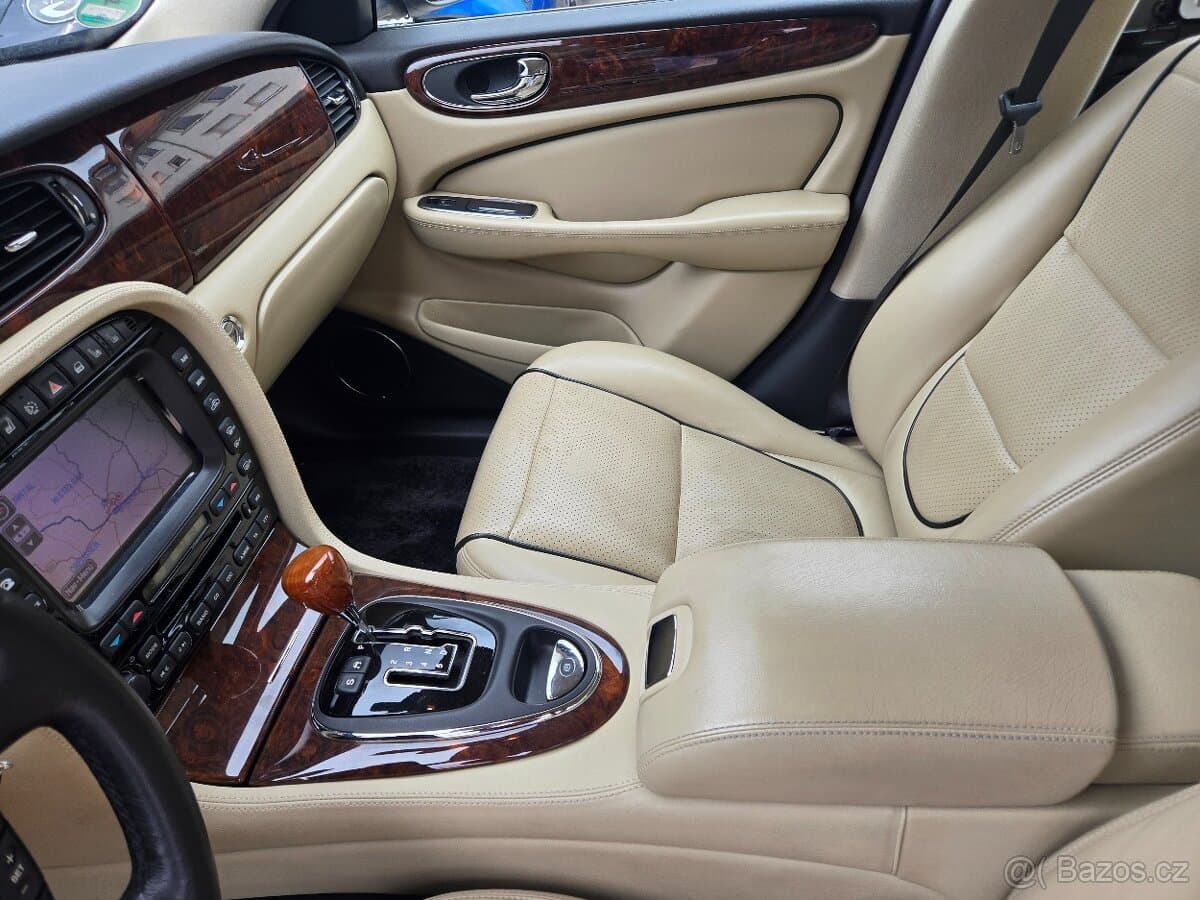2008 Jaguar XJ - 16