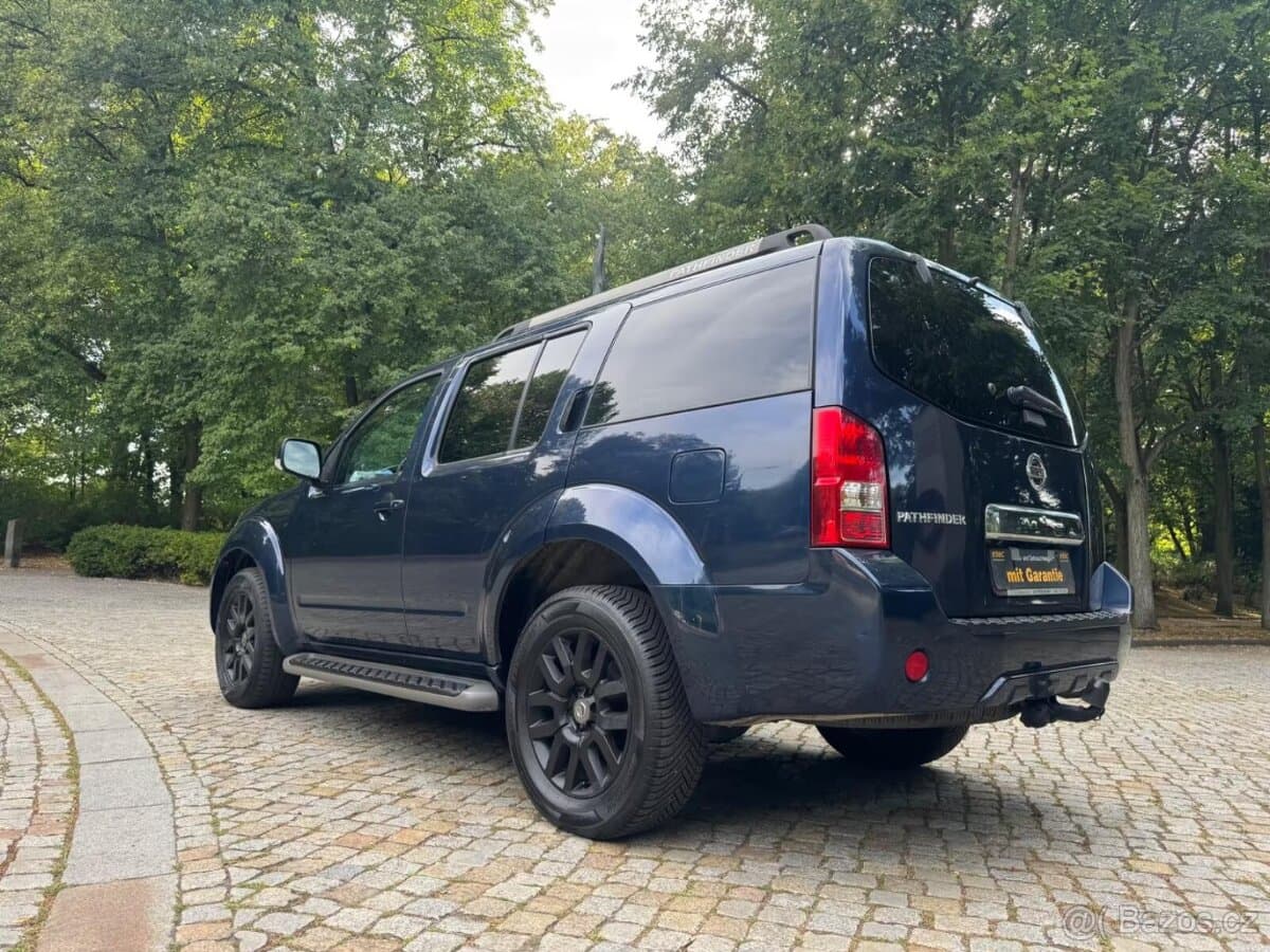 2011 Nissan PATHFINDER - 16