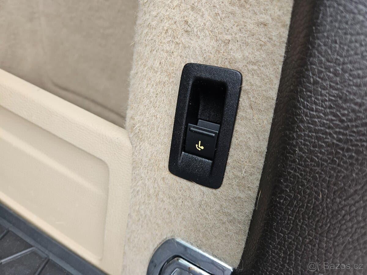 2011 Volkswagen PASSAT - 16
