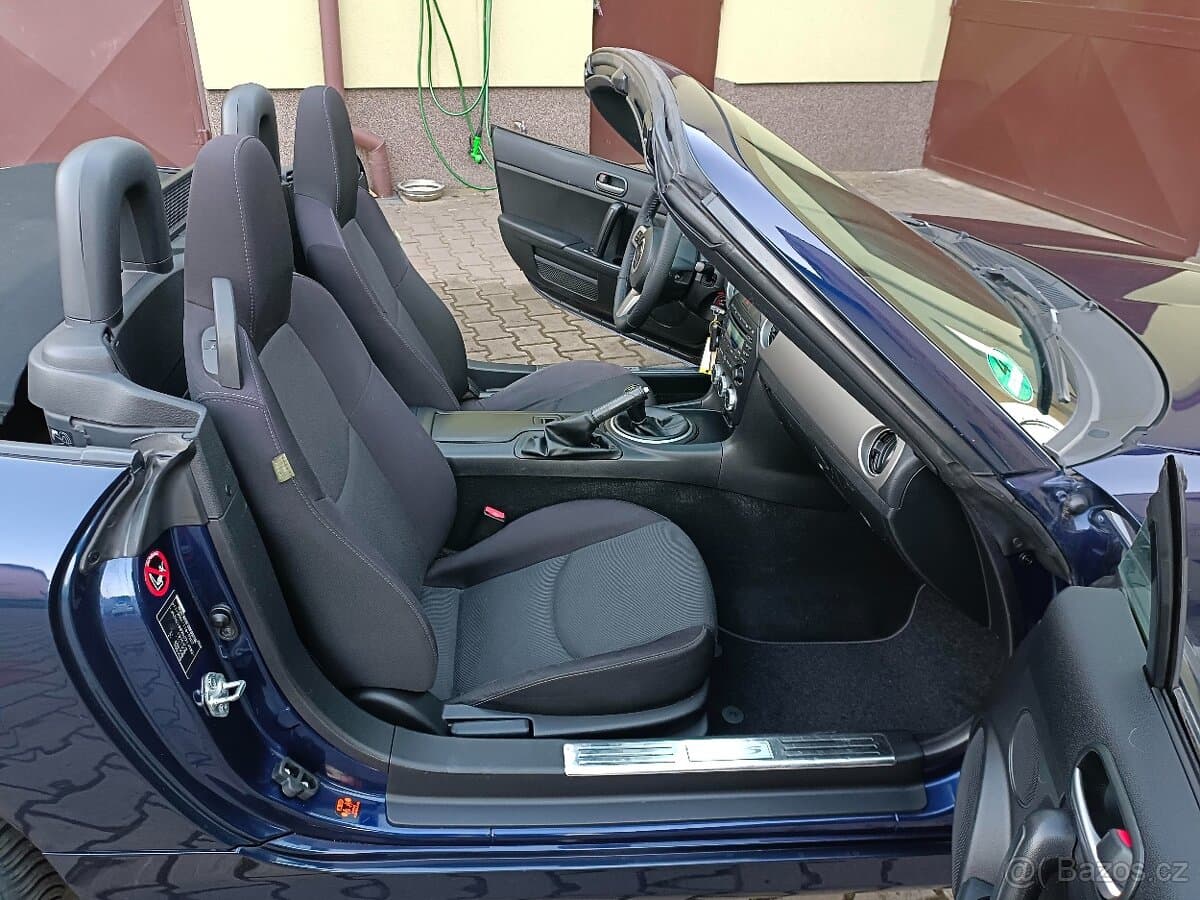 2010 Mazda MX-5 - 16