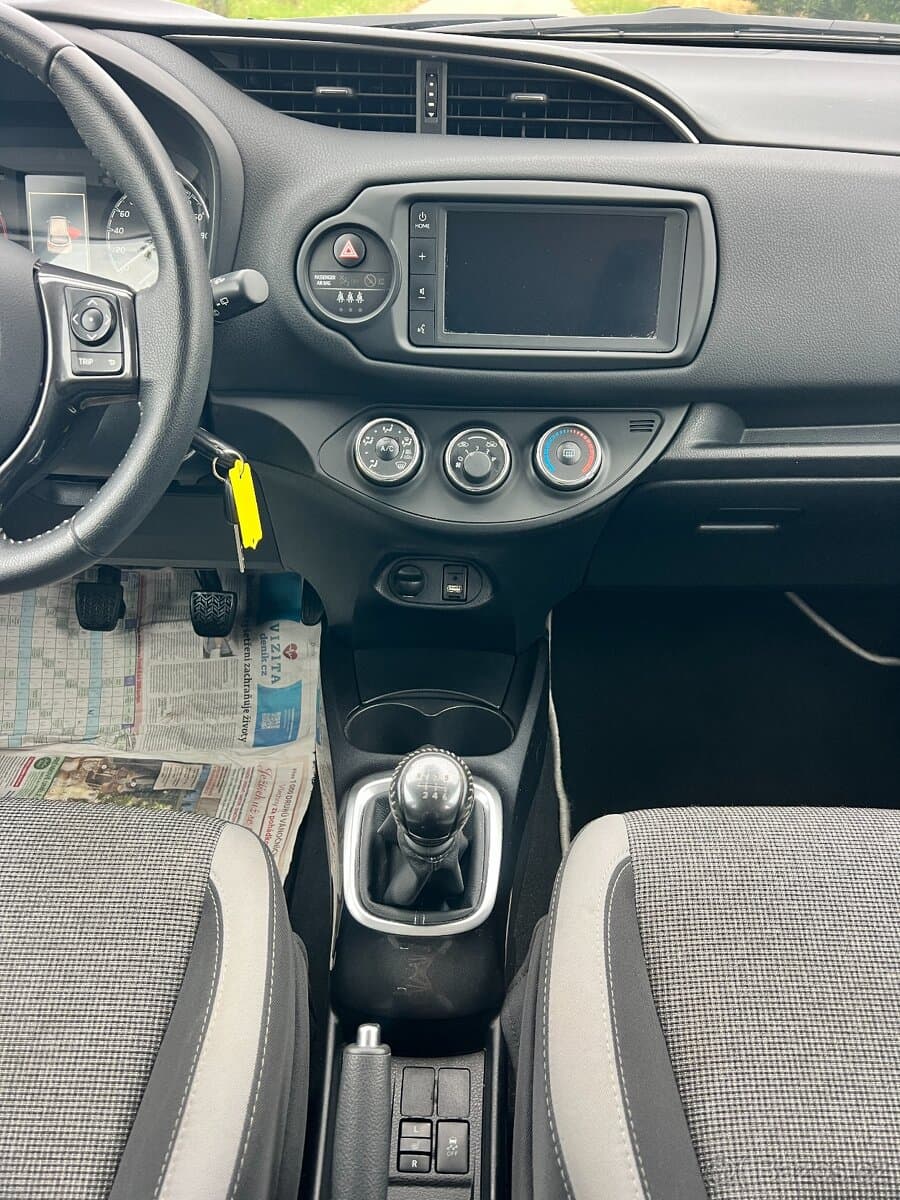 2019 Toyota YARIS - 16