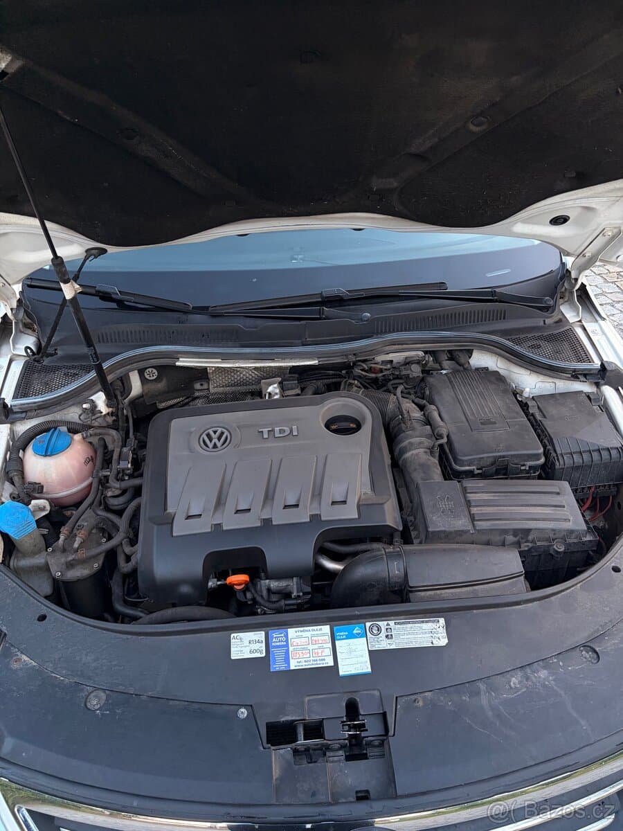 2011 Volkswagen PASSAT CC - 16