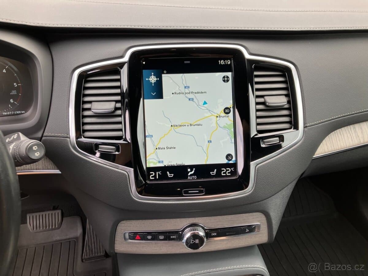 2022 Volvo XC90 - 16