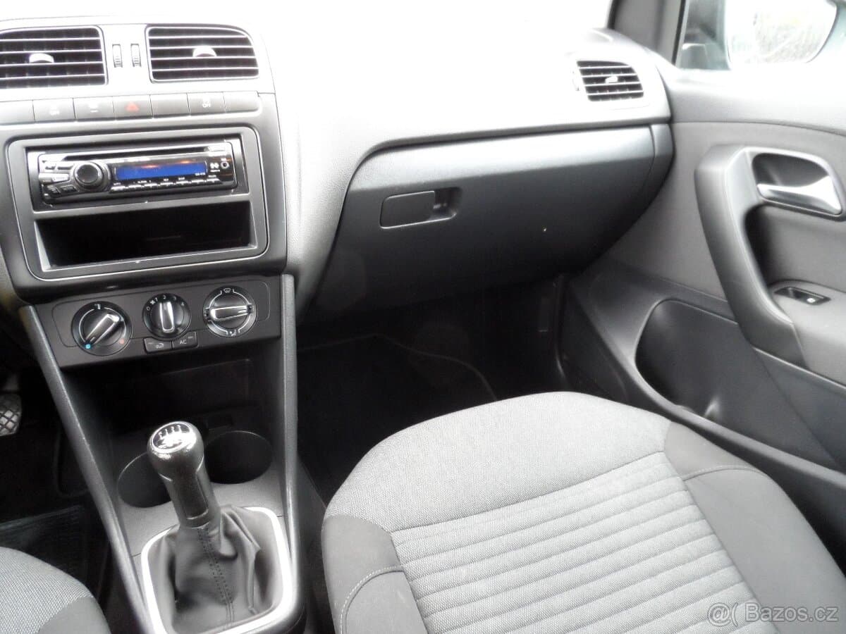 2012 Volkswagen POLO - 16