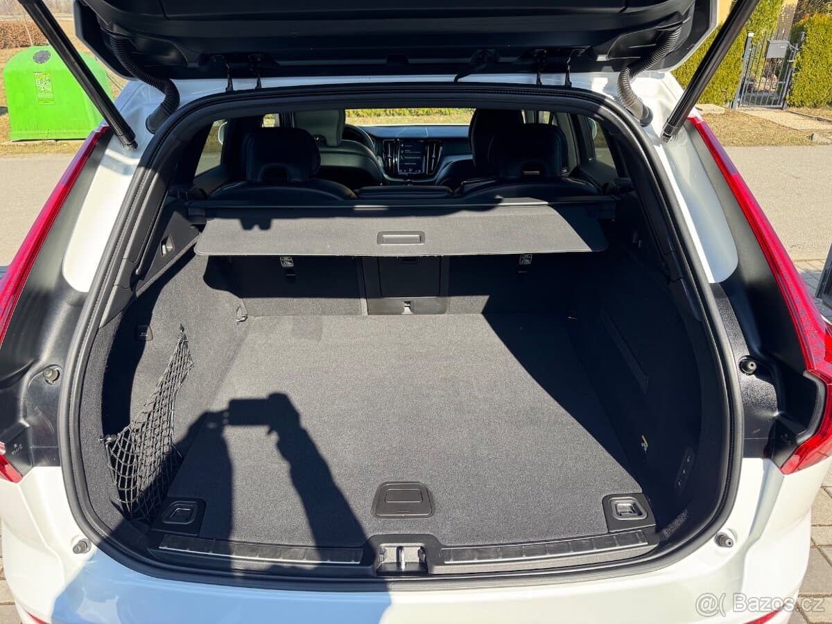 2018 Volvo XC60 - 16