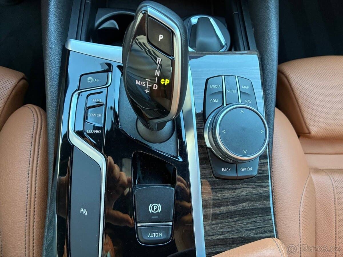 2018 BMW 5-SERIES - 16