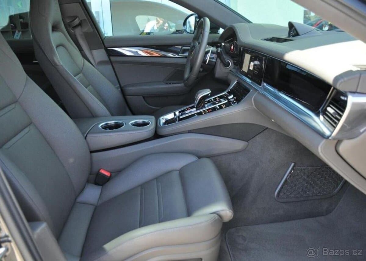2022 Porsche PANAMERA - 16