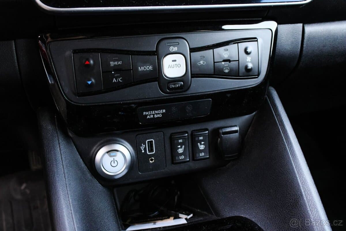 2020 Nissan LEAF - 16