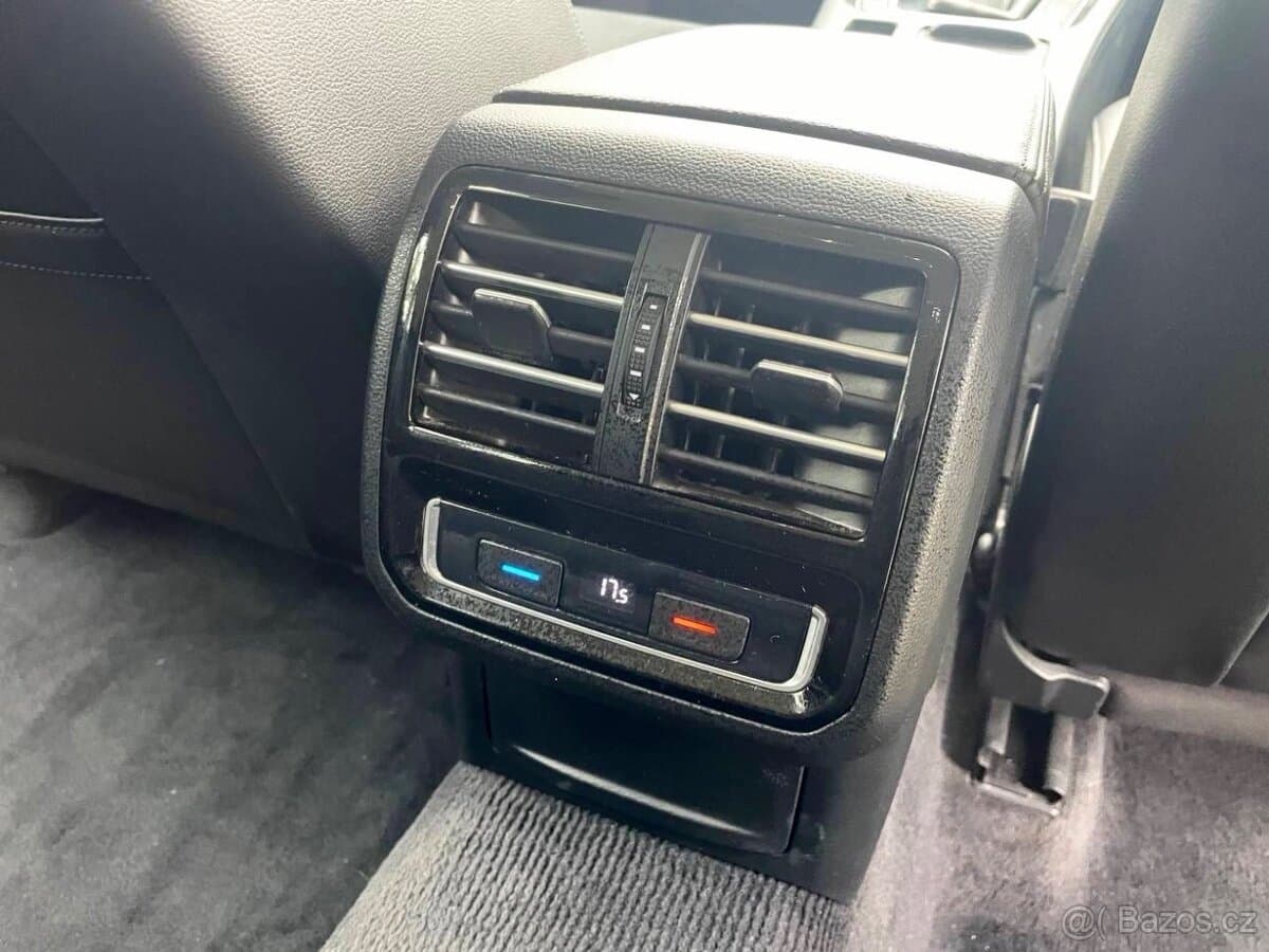 2018 Volkswagen PASSAT - 16