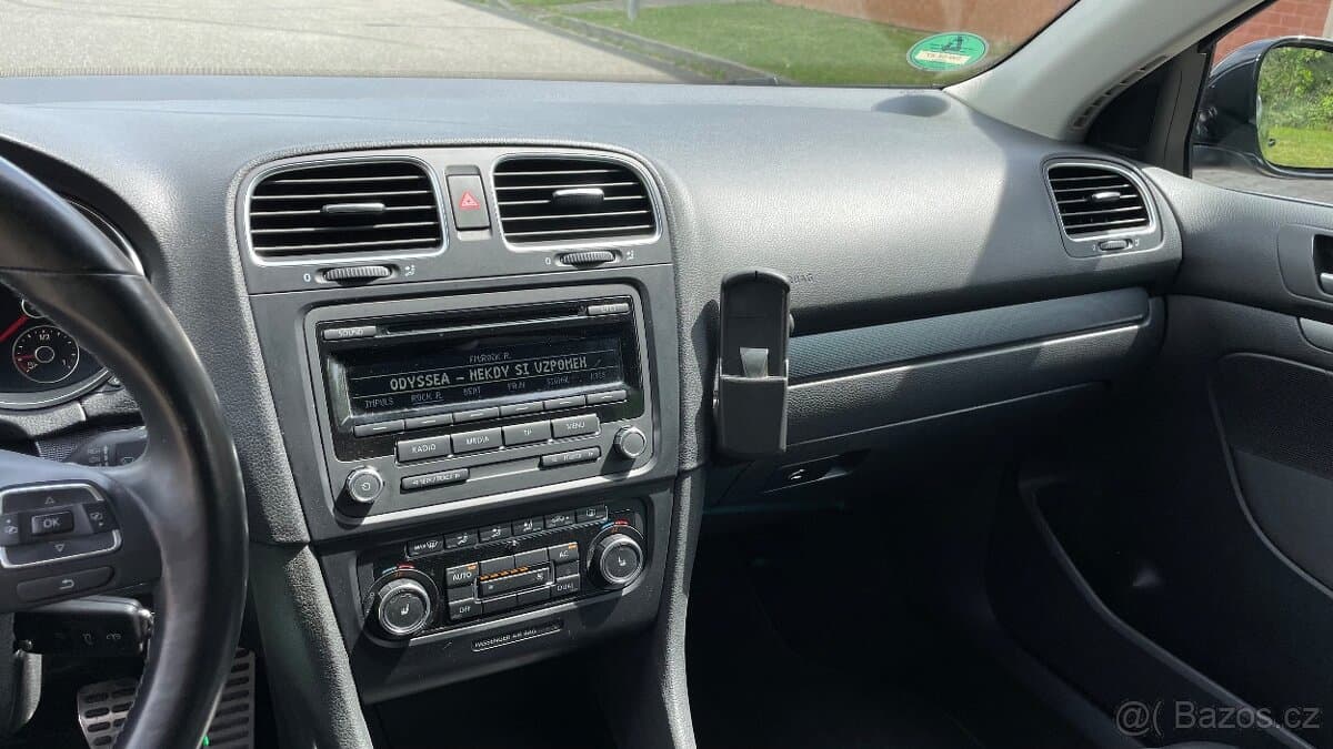 2011 Volkswagen GOLF - 16