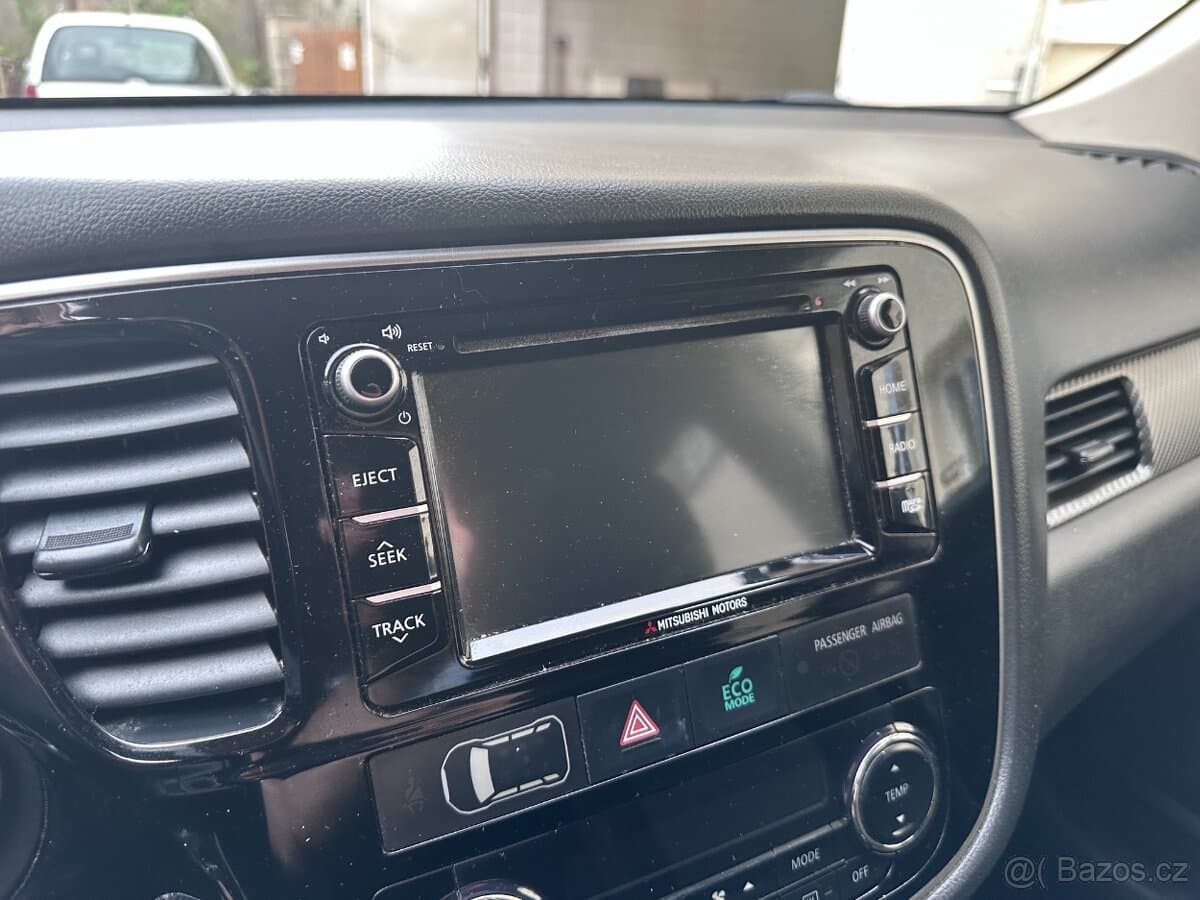 2017 Mitsubishi OUTLANDER - 16
