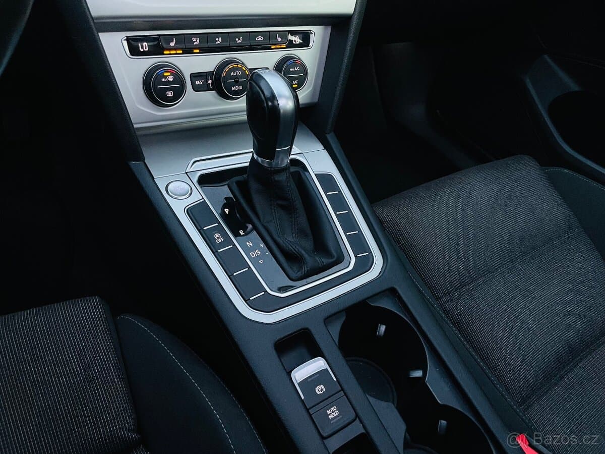 2016 Volkswagen PASSAT - 16