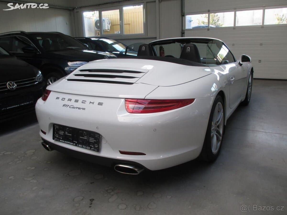 2015 Porsche 911 - 16