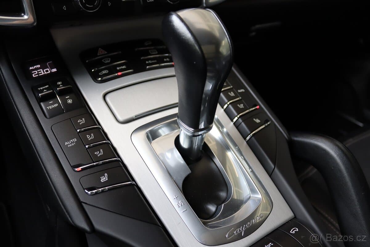 2016 Porsche CAYENNE - 16