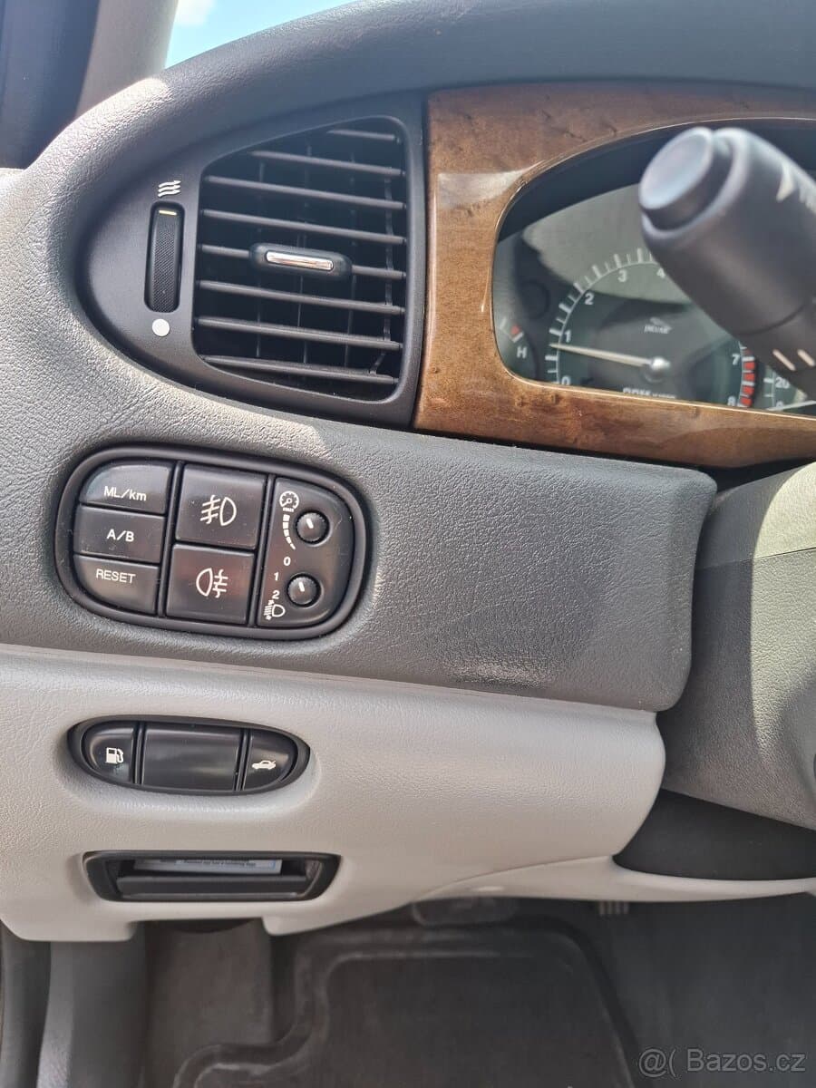 2002 Jaguar S-TYPE - 16