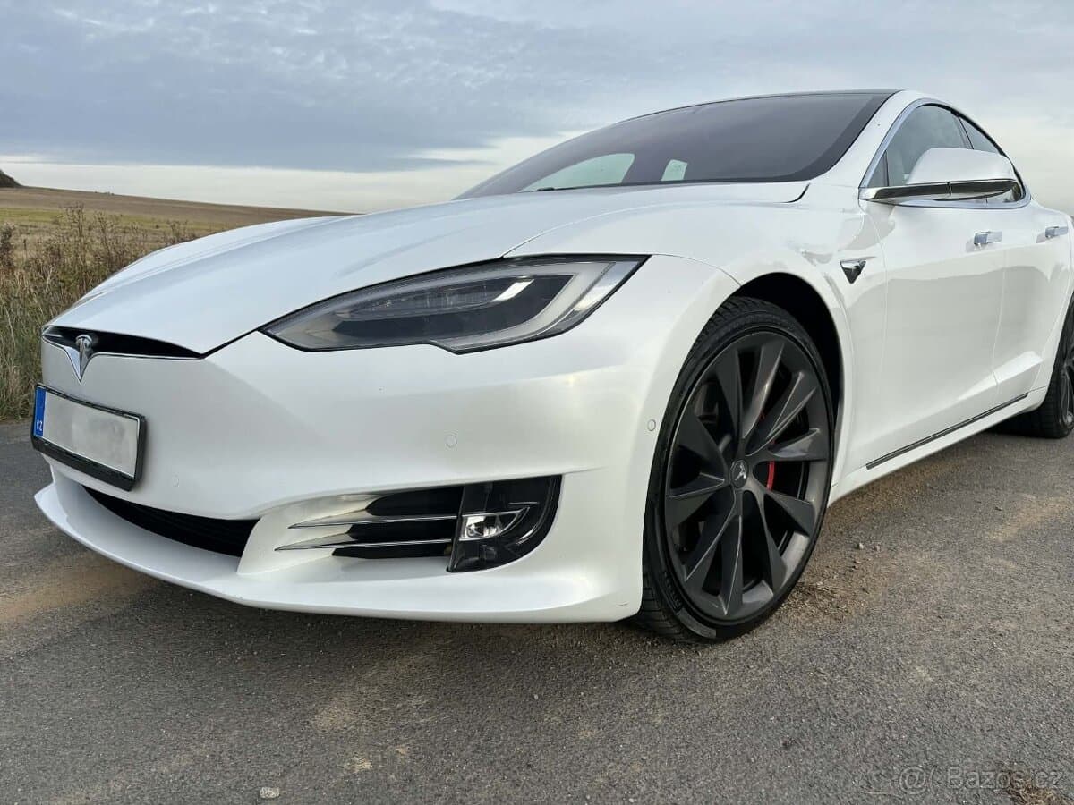 2020 Tesla MODEL S - 16