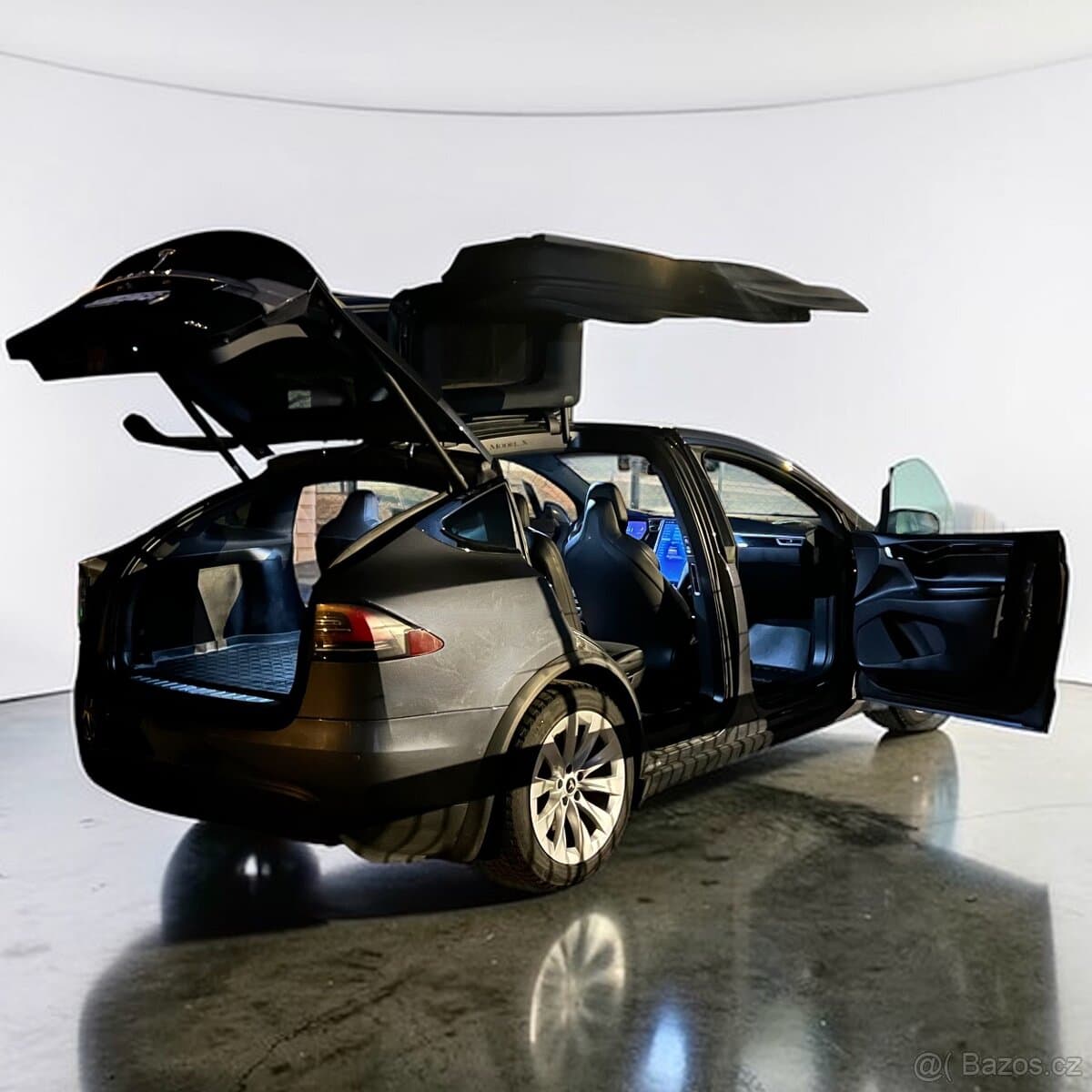 2018 Tesla MODEL X - 16