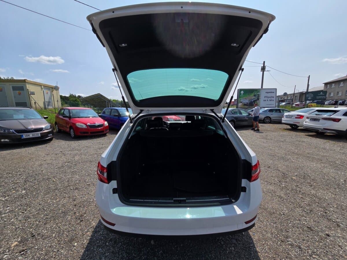 2020 Škoda SUPERB - 16
