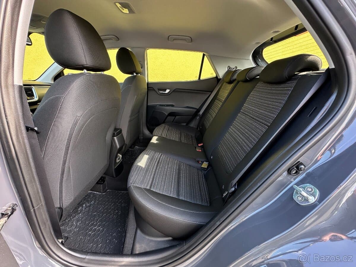 2021 Kia STONIC - 16