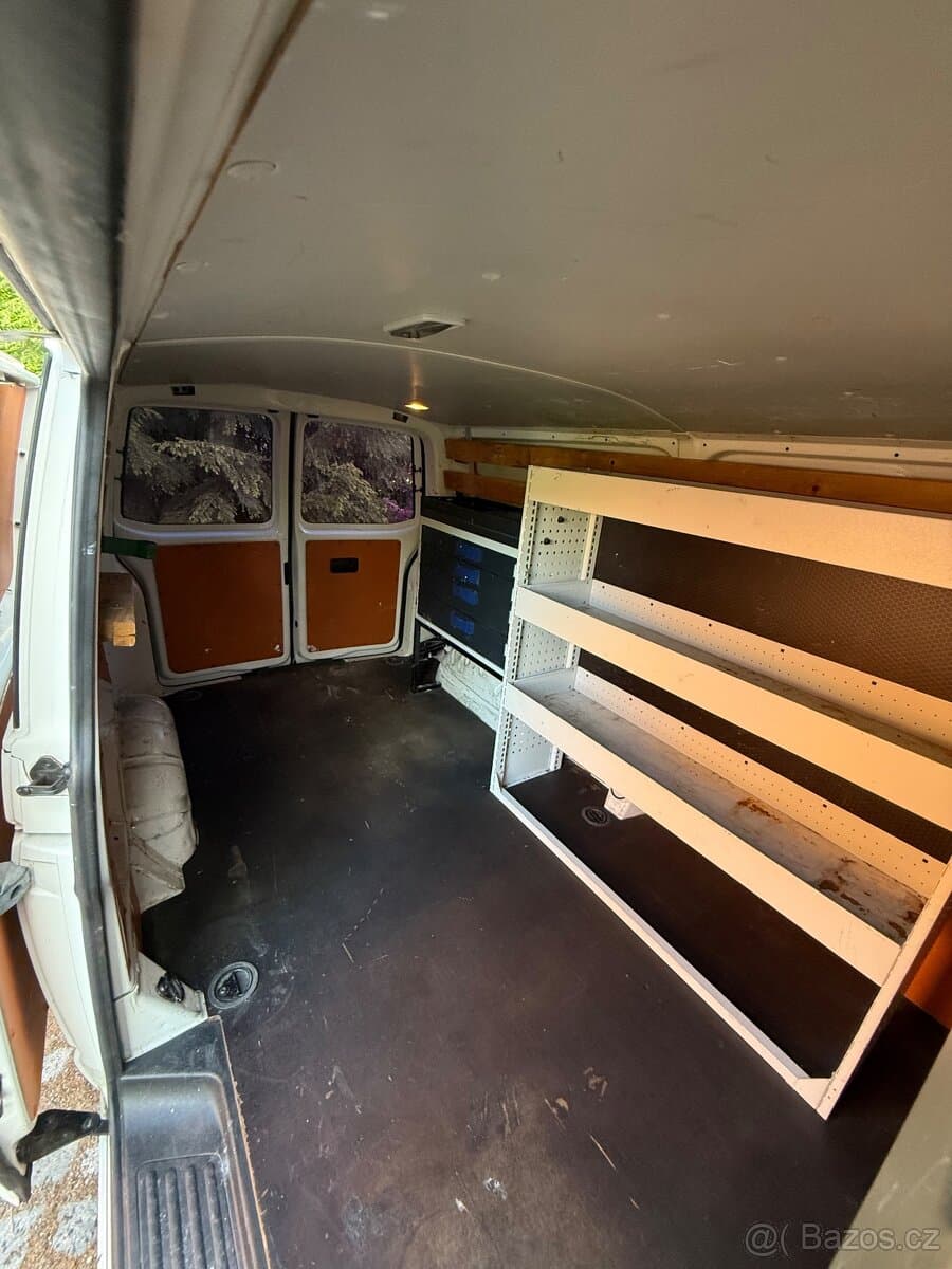 2011 Volkswagen TRANSPORTER - 16