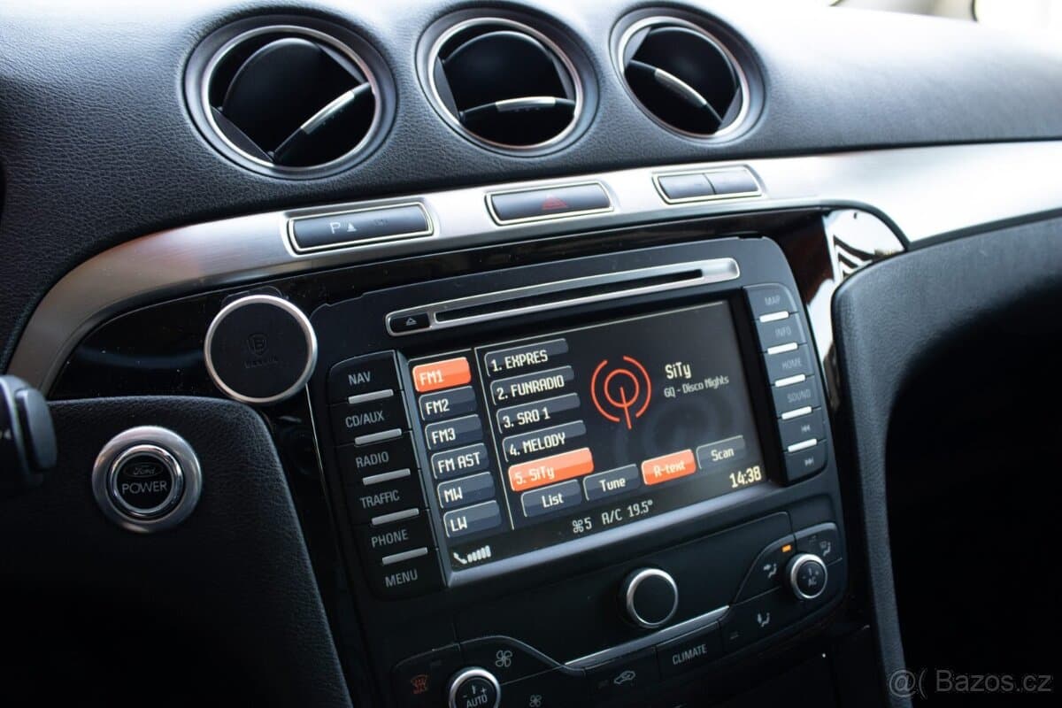 2012 Ford S-MAX - 16