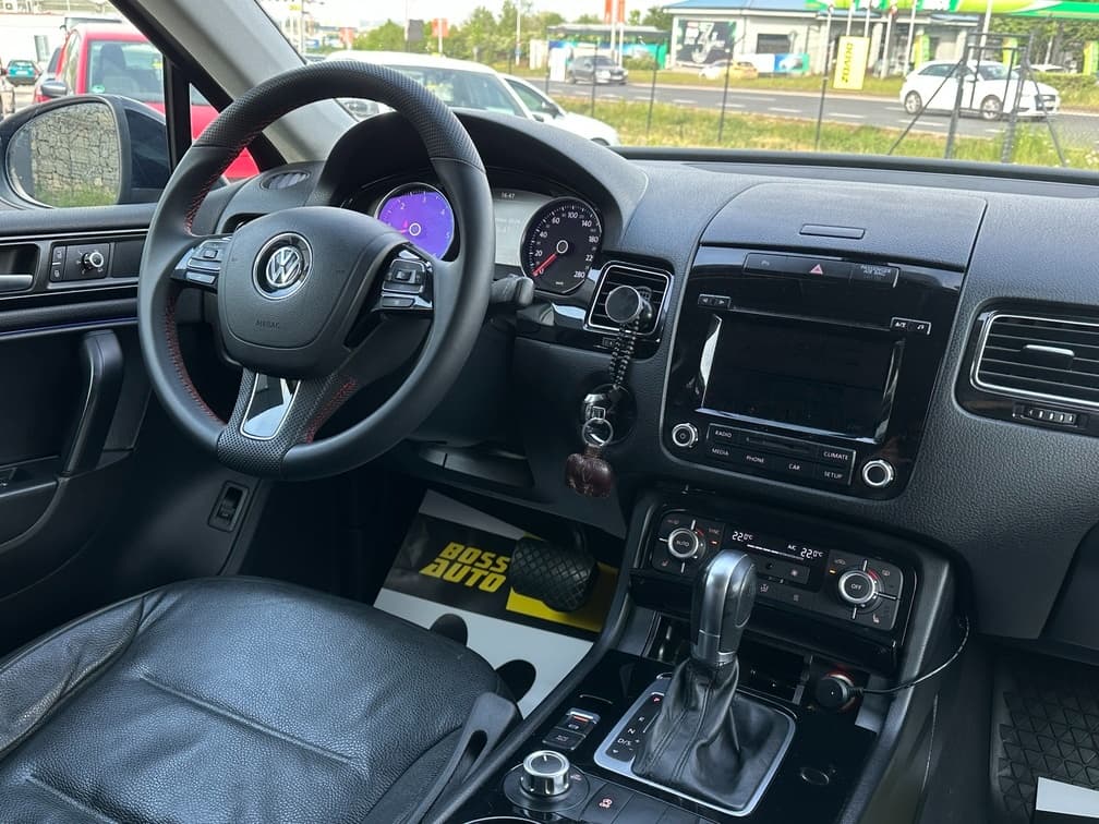 2013 Volkswagen TOUAREG - 16