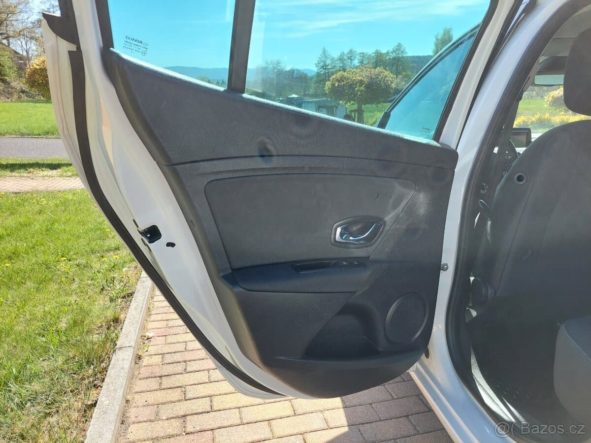 2014 Renault MEGANE - 16