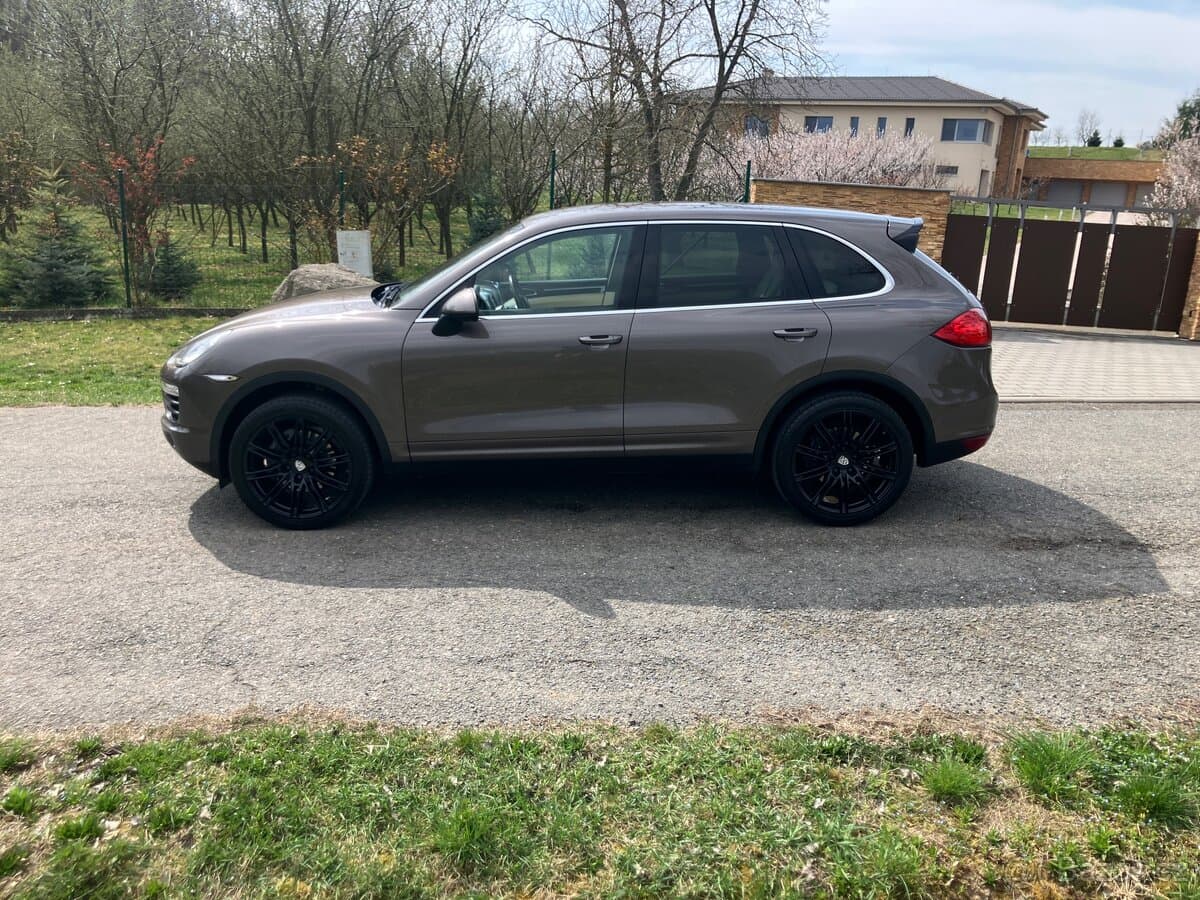 2012 Porsche CAYENNE - 16