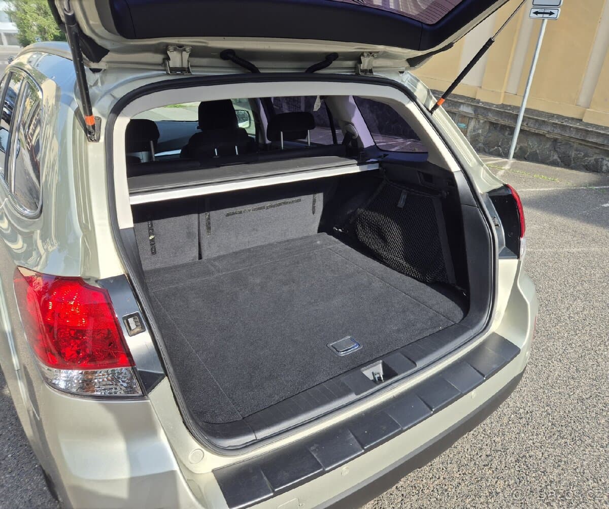 2011 Subaru OUTBACK - 16