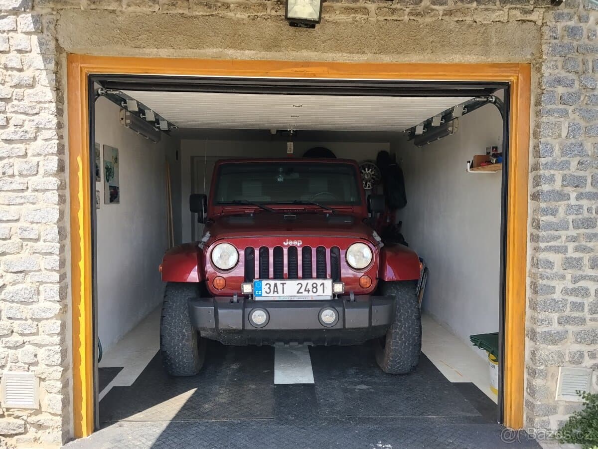2010 Jeep WRANGLER - 16