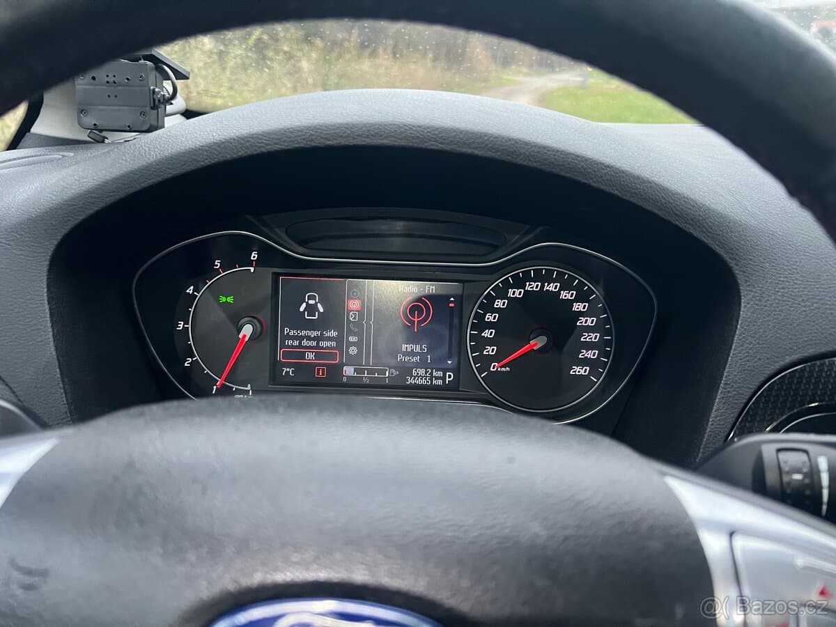 2011 Ford S-MAX - 16
