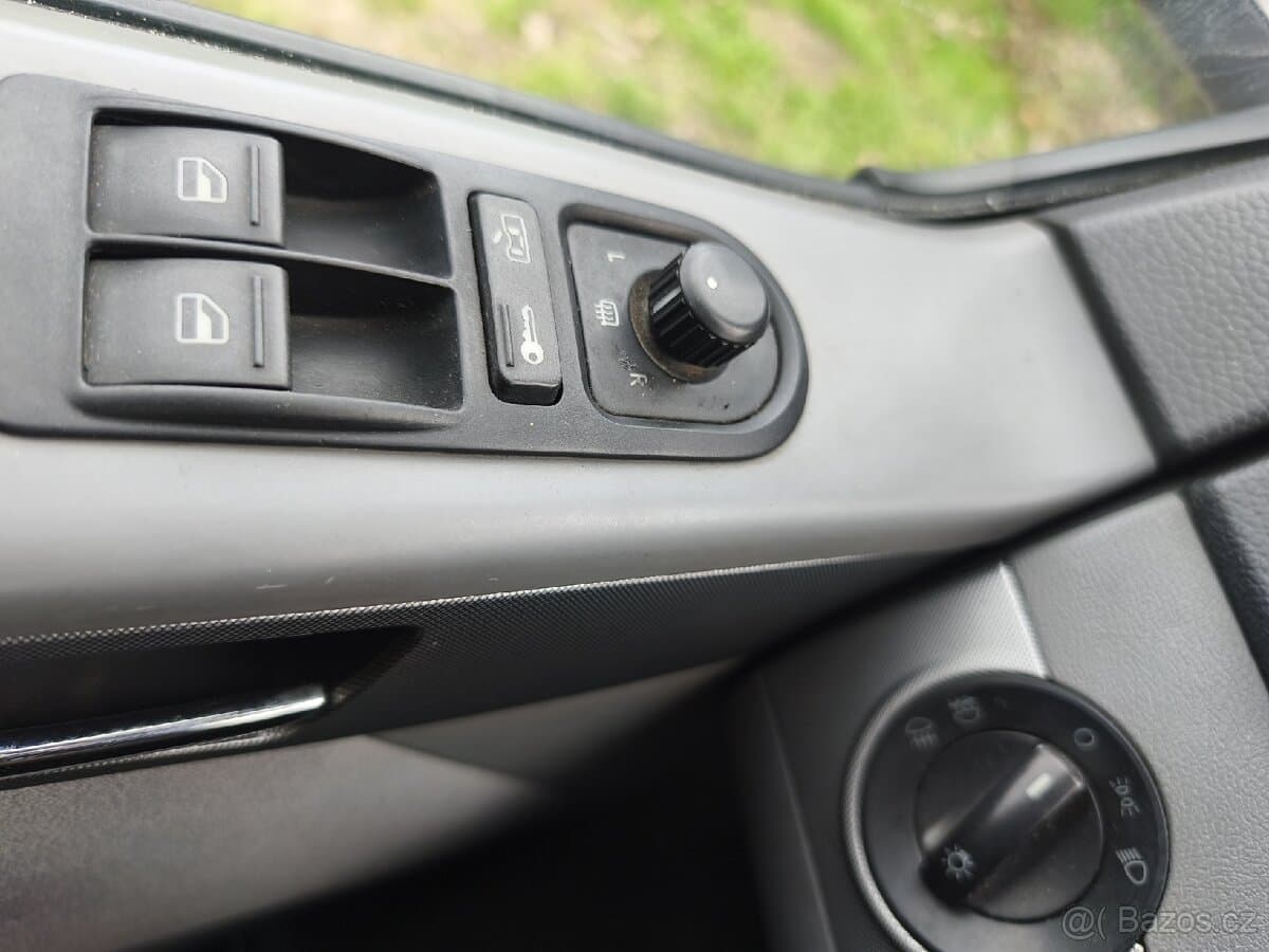 2005 Volkswagen MULTIVAN - 16