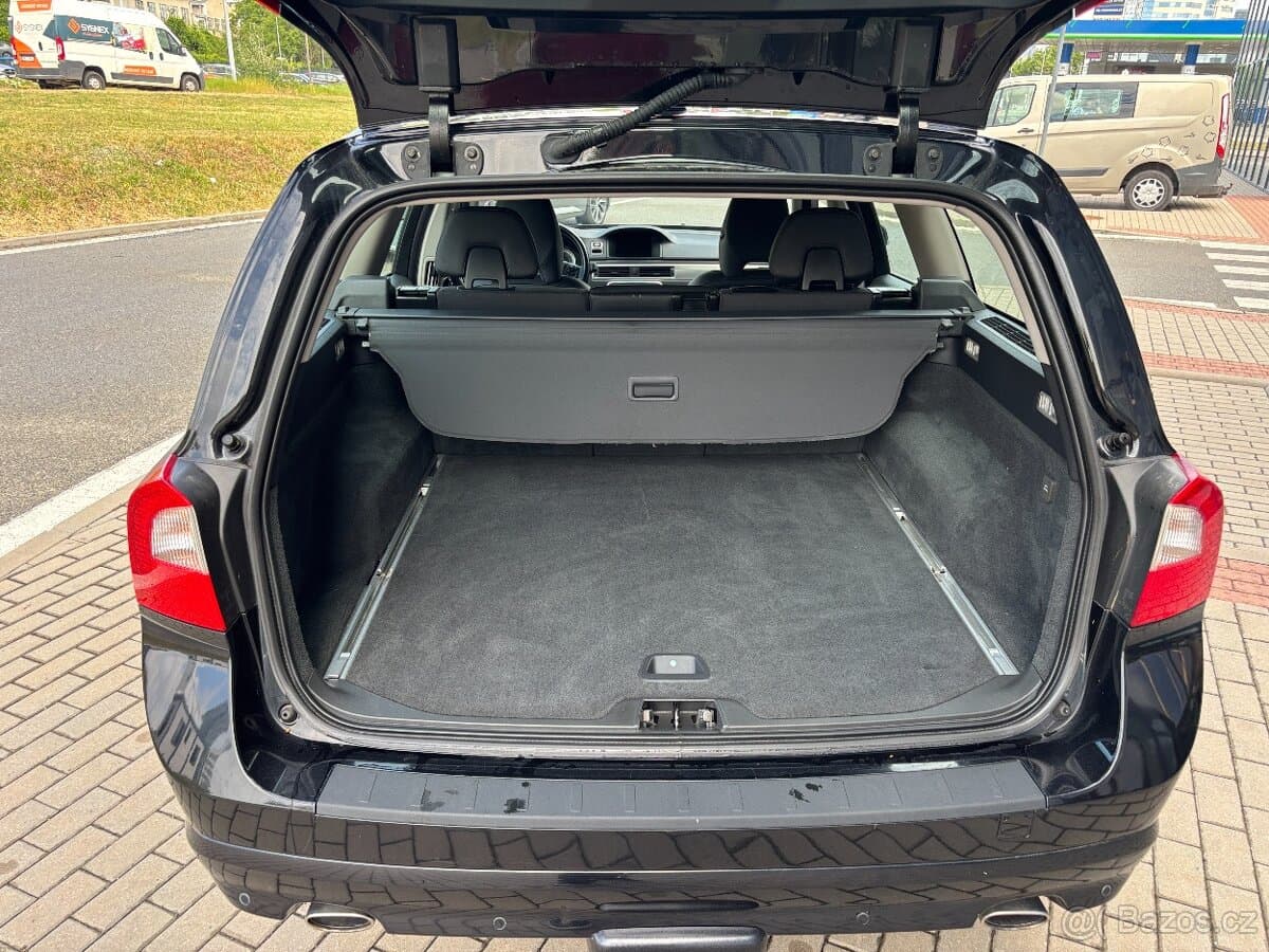 2012 Volvo V70 - 16