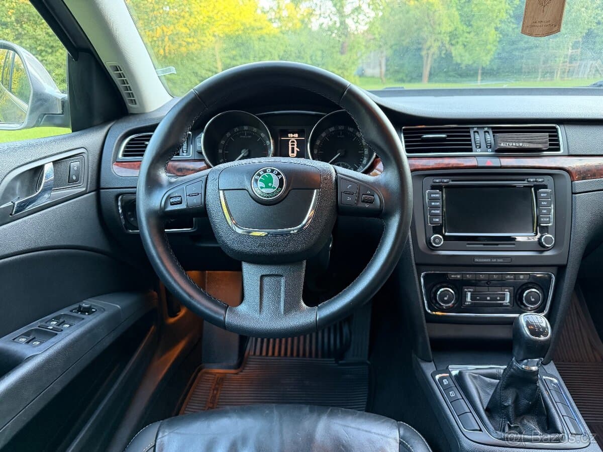 2011 Škoda SUPERB - 16
