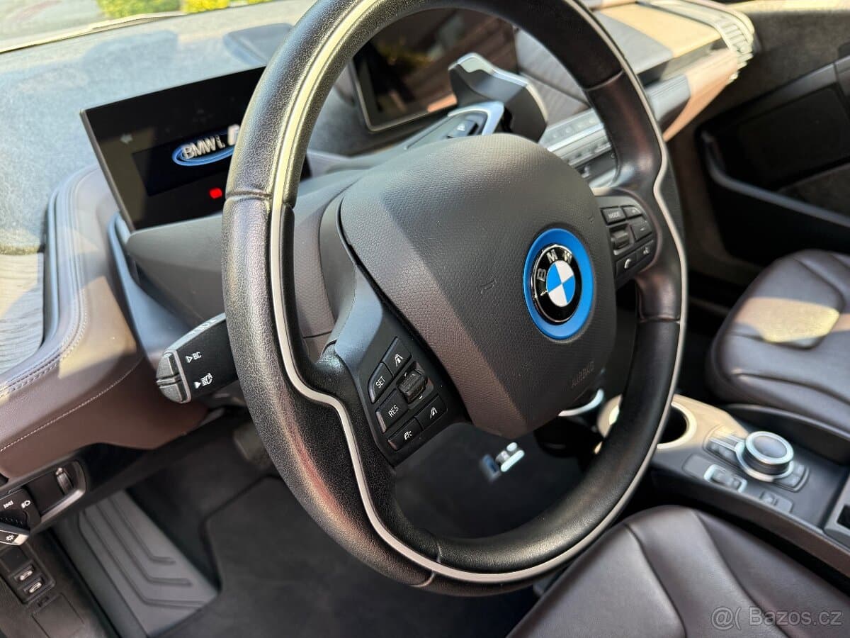 2022 BMW i3 - 16