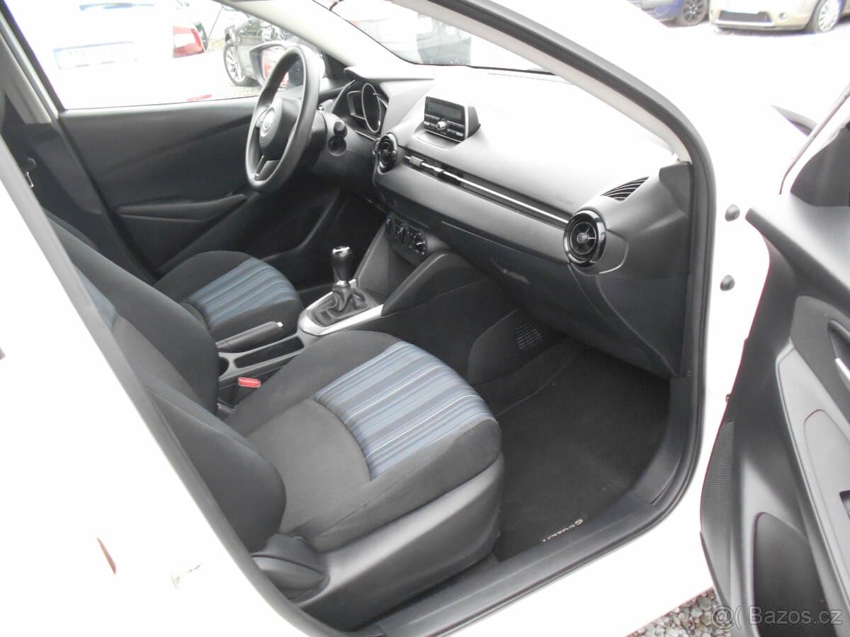 2016 Mazda 2 - 16