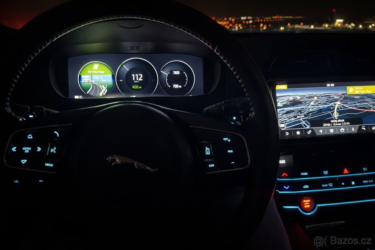 2018 Jaguar F-PACE - 16