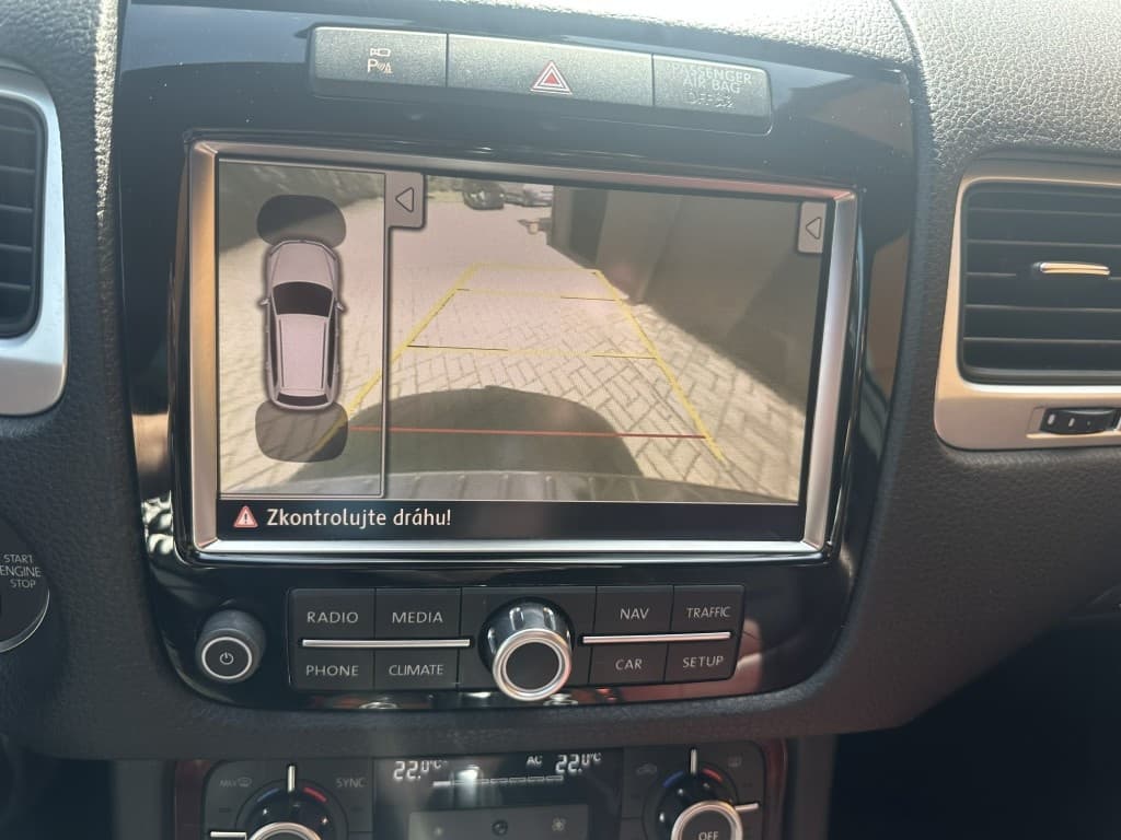 2012 Volkswagen TOUAREG - 16