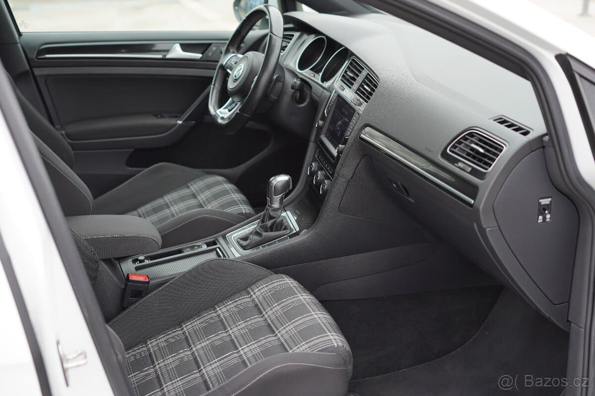 2016 Volkswagen GOLF - 16
