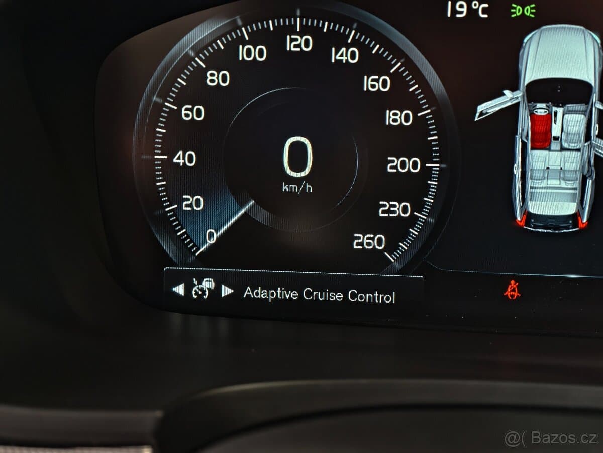 2017 Volvo V90 - 16