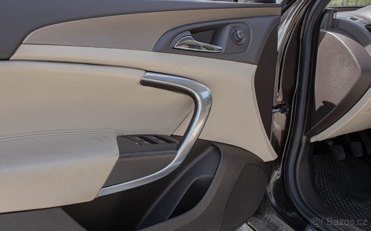 2011 Opel INSIGNIA - 16