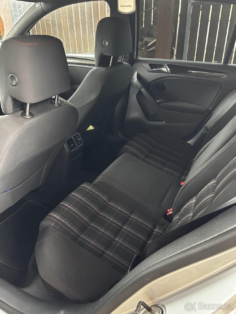 Volkswagen GOLF - 16